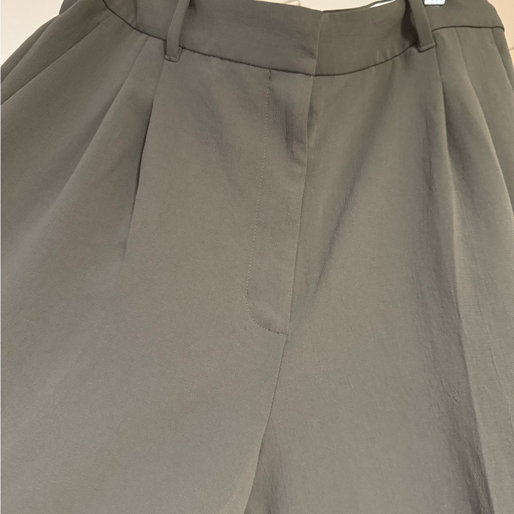 [SOLD] Aritzia The Effortless Pant in Dark Olive